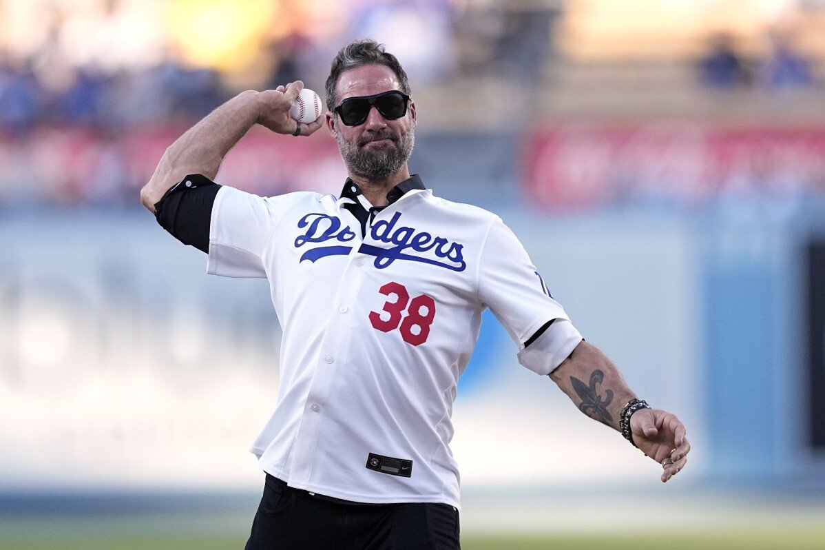 Eric Gagné กลับมายิงบอลสำหรับ Dodgers ในวันครบรอบ 20 ปีของการบันทึกสมุดประจำบอลที่ต่อเนื่อง 84 ครั้ง  